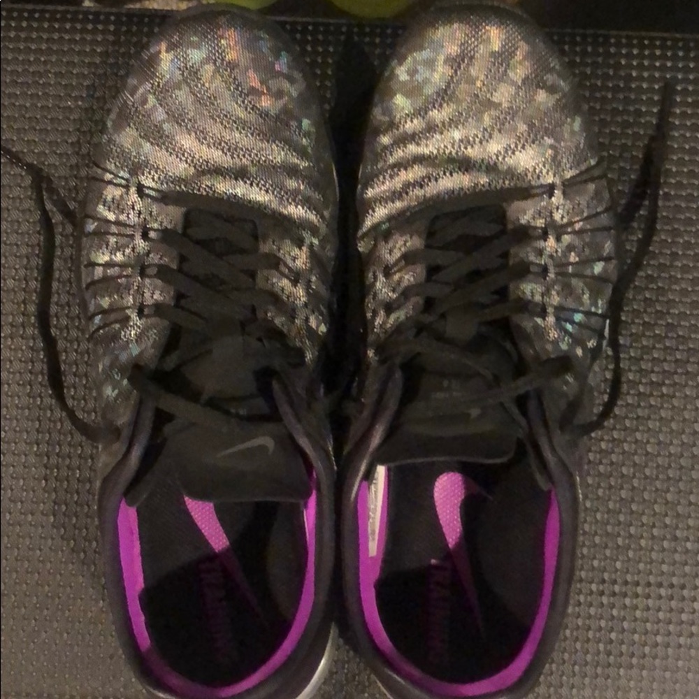 Black/silver nike training shoes sz 9. Barely worn